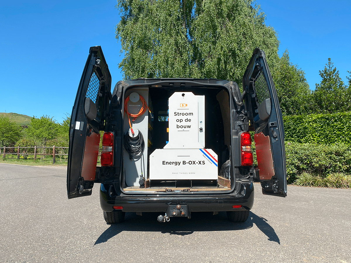 De Mobile B-OX-XS achterin de OX Power bus met de deuren open.