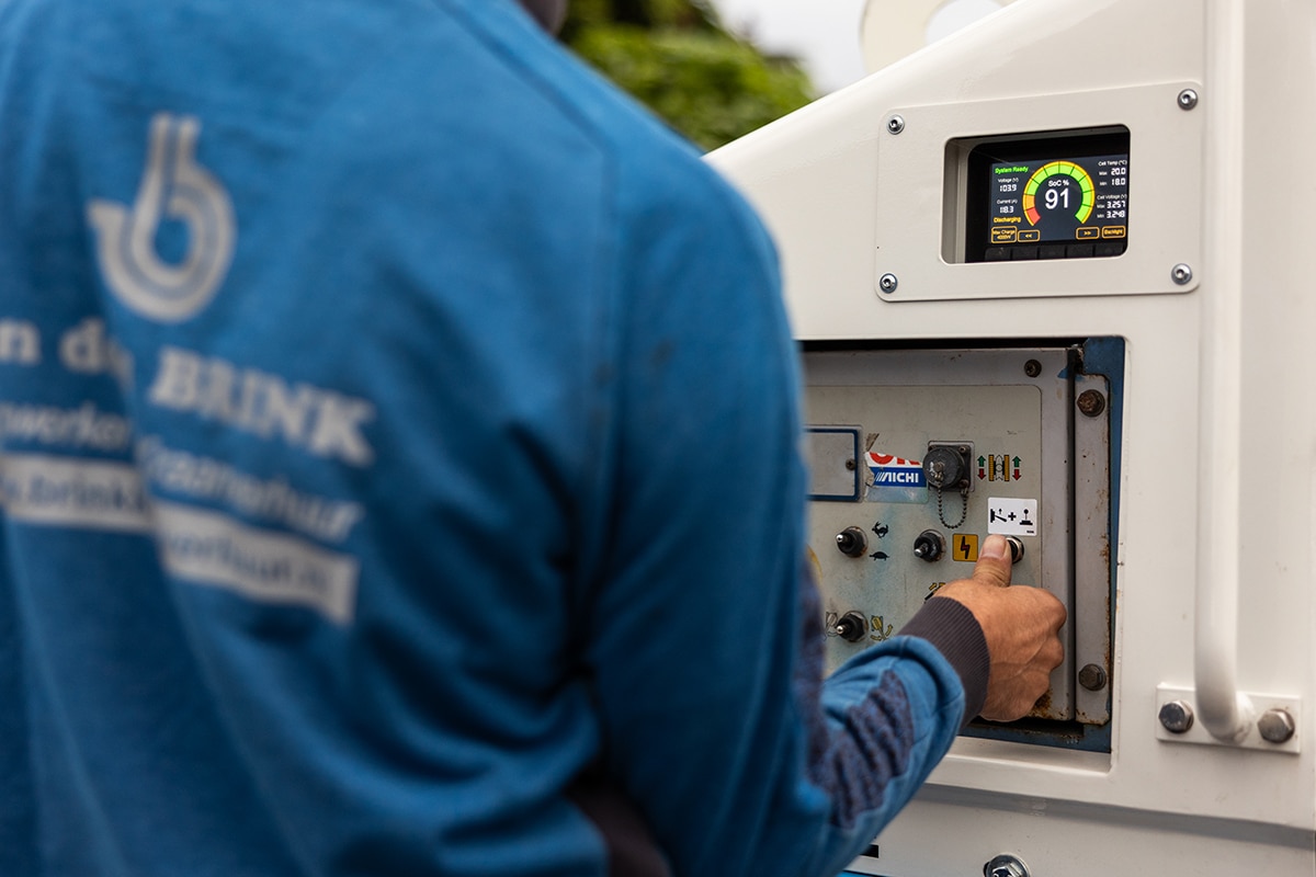Het display en bedieningspaneel van de elektrische hoogwerker van v/d Brink