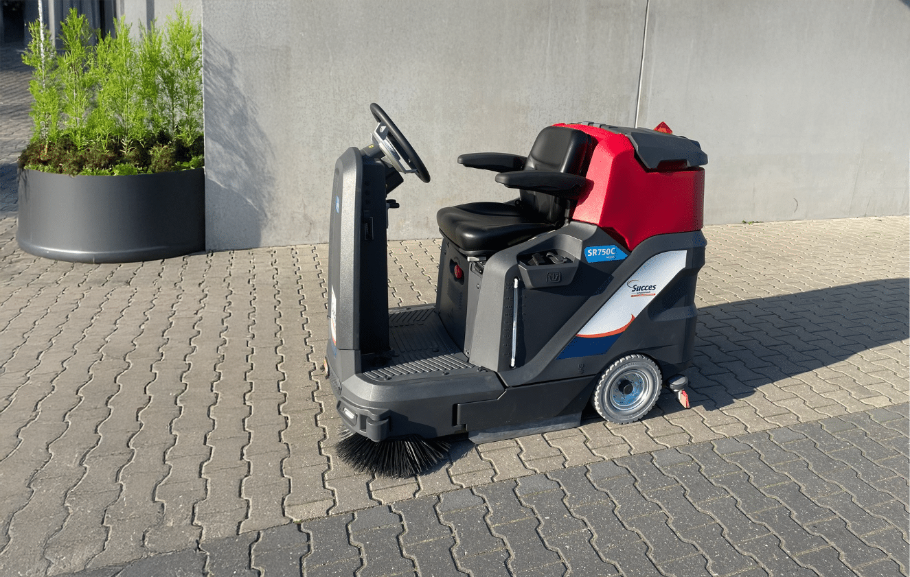 Een van de omgebouwde schrobmachines van Metech die OX Power elektrificeerde.